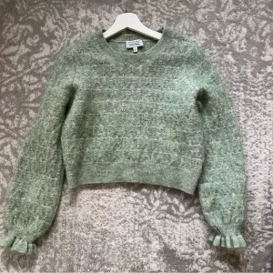 &amp; other stories mint pistachio green ruffle wrist crop sweater