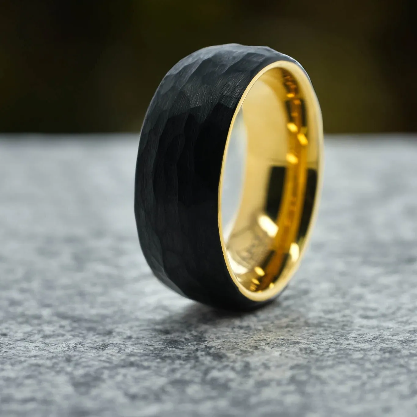Black Hammered / Yellow Gold Interior - 8mm