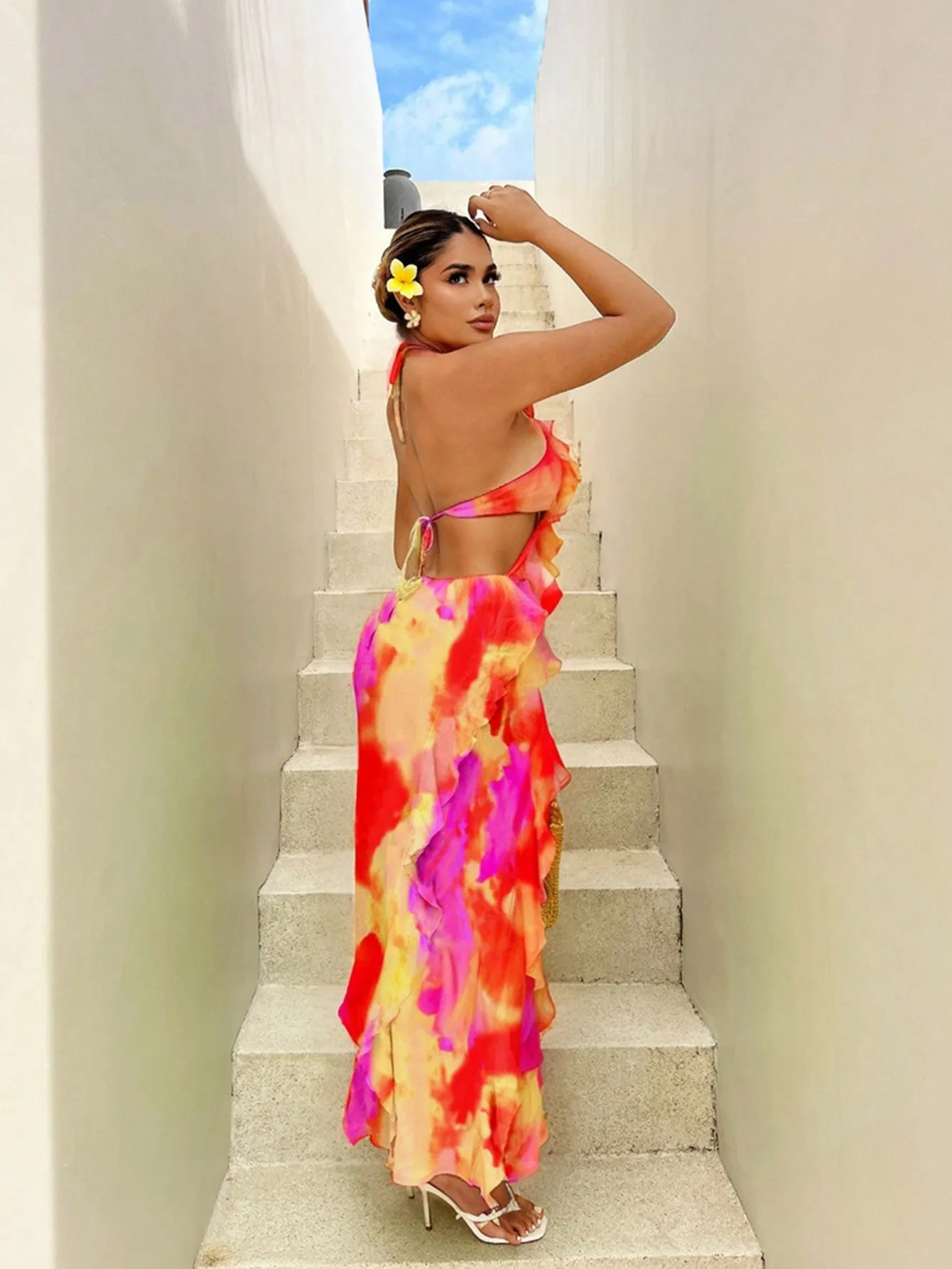 Cherry Vibes: Vestido sin espalda con tirantes espaguetis