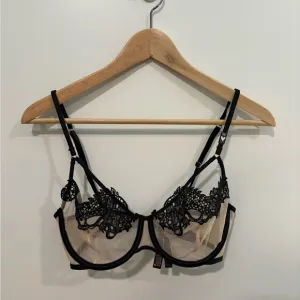 Elegant Black Lace Bra Victoria’s Secret 34C NWT