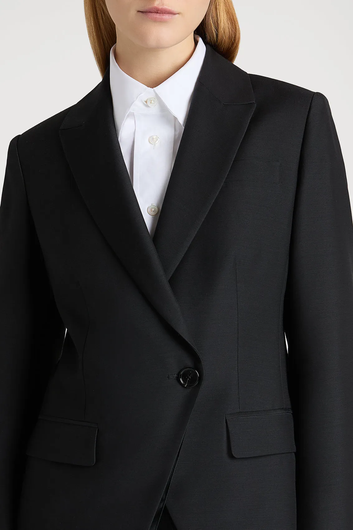 ELEGANT NOIR BLAZER