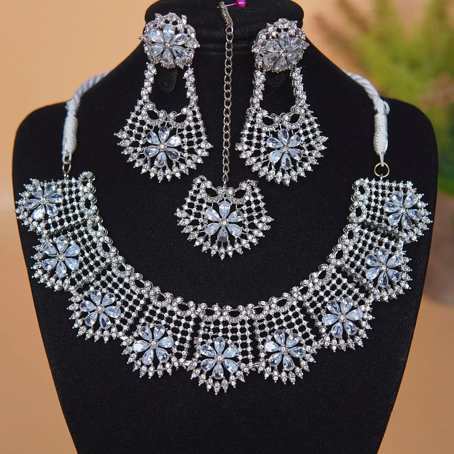 Elegant Zirconia Necklace Set