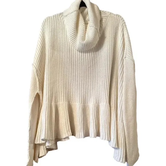 Free People Oversized Cotton Blend Turtle neck sweater M Cream knit ruffle hem
