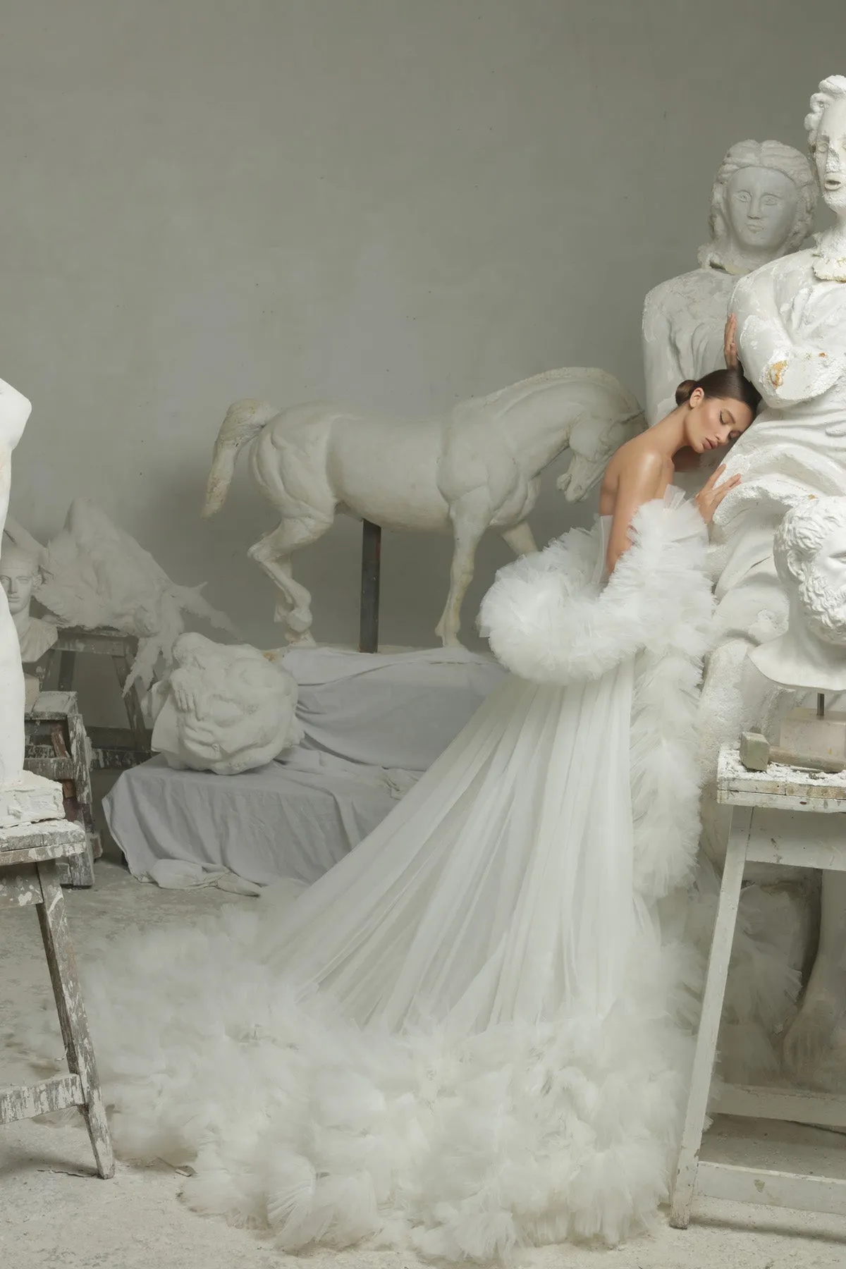G4017 GLAMOROUS TARIK EDIZ