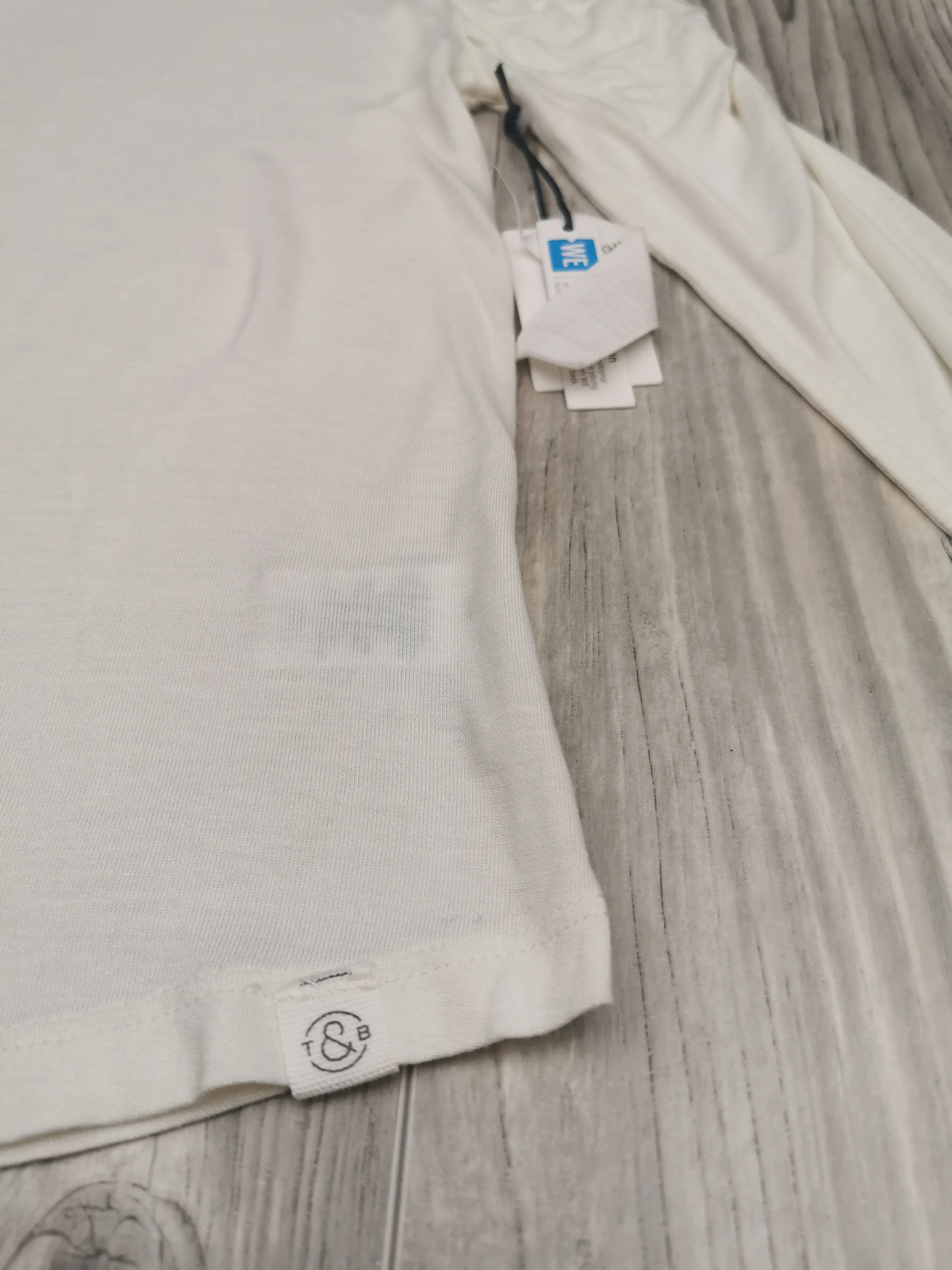 GIRL SIZE 10/12 YEARS - TREASURE & BOND, Designer Fashion, Super Soft T-Shirt NWT B32