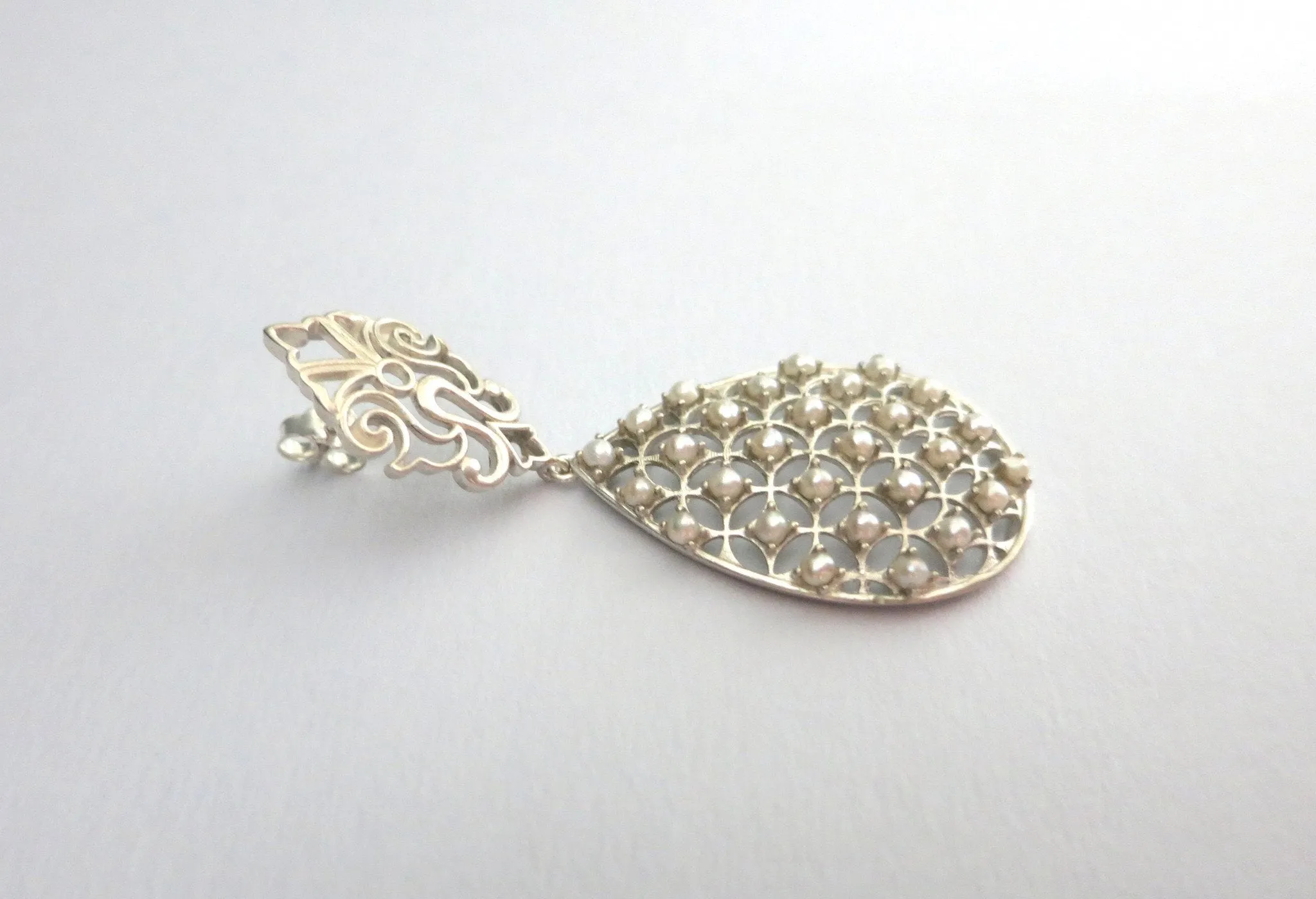 Glamorous, pearl jali drop earrings