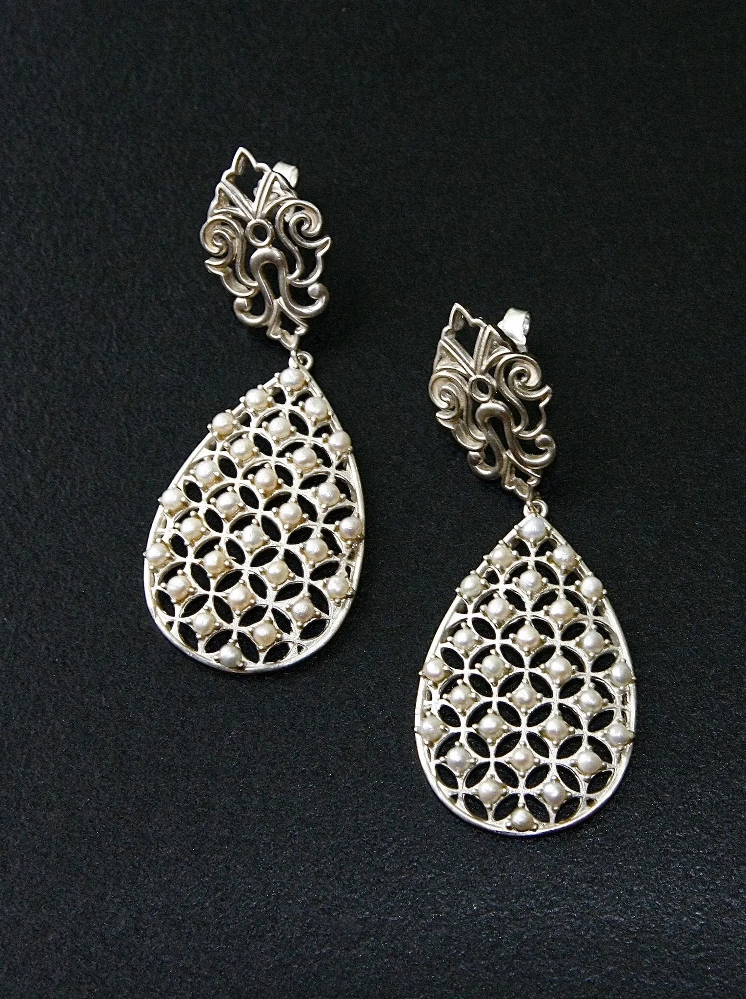 Glamorous, pearl jali drop earrings