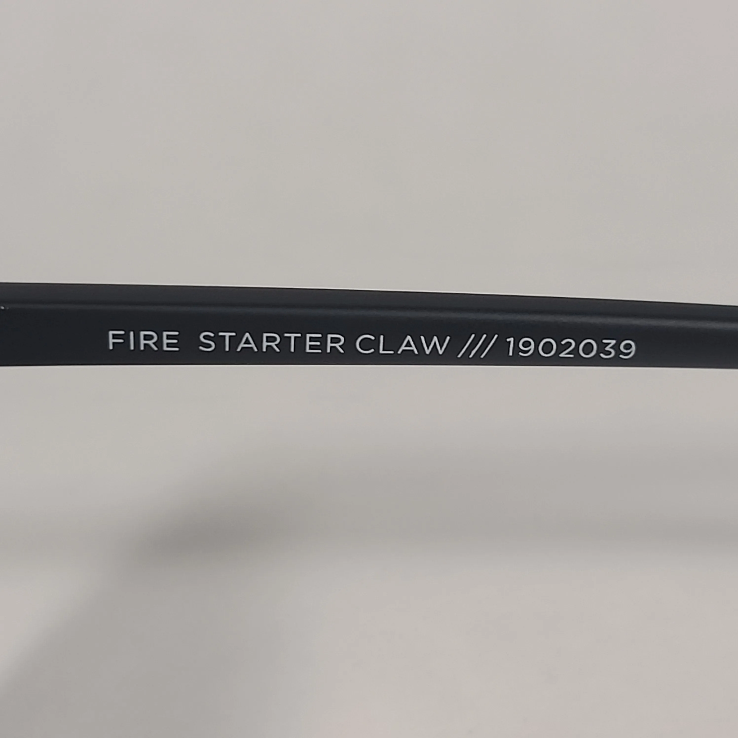 Le Specs Fire Starter Claw Round Sunglasses Matte Black Frame Gray Tinted Lens LSP1902039