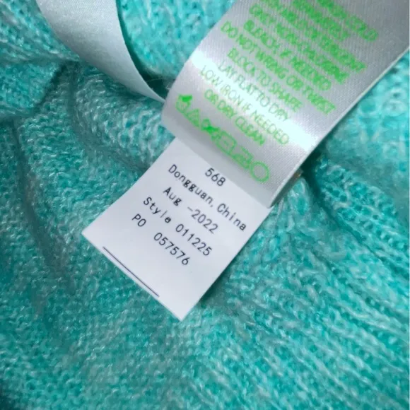 Lilly Pulitzer Rollins Vacay Ready sweater size Medium M Surf Blue &amp; Pink