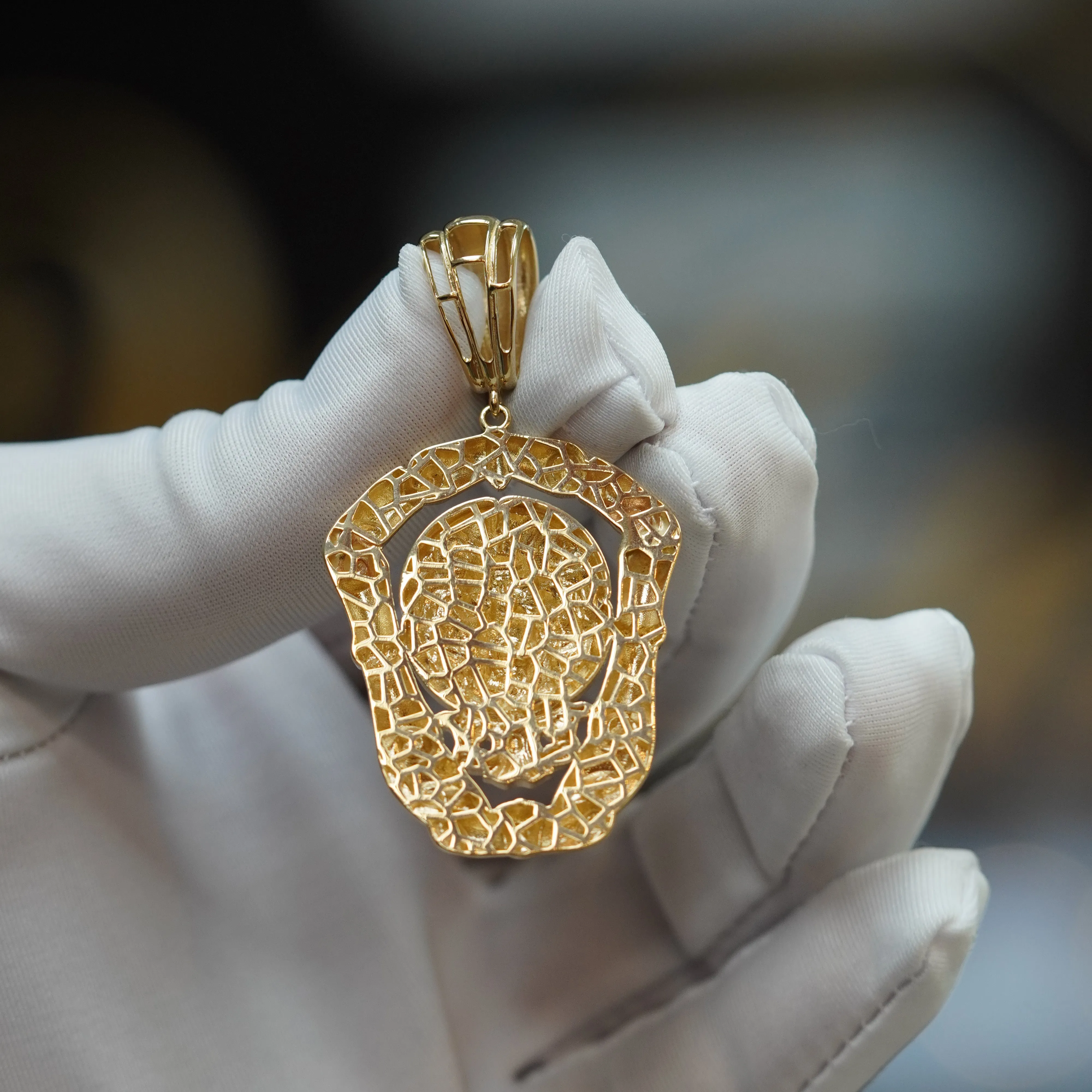 Lion Shield Pendant in 14Kt
