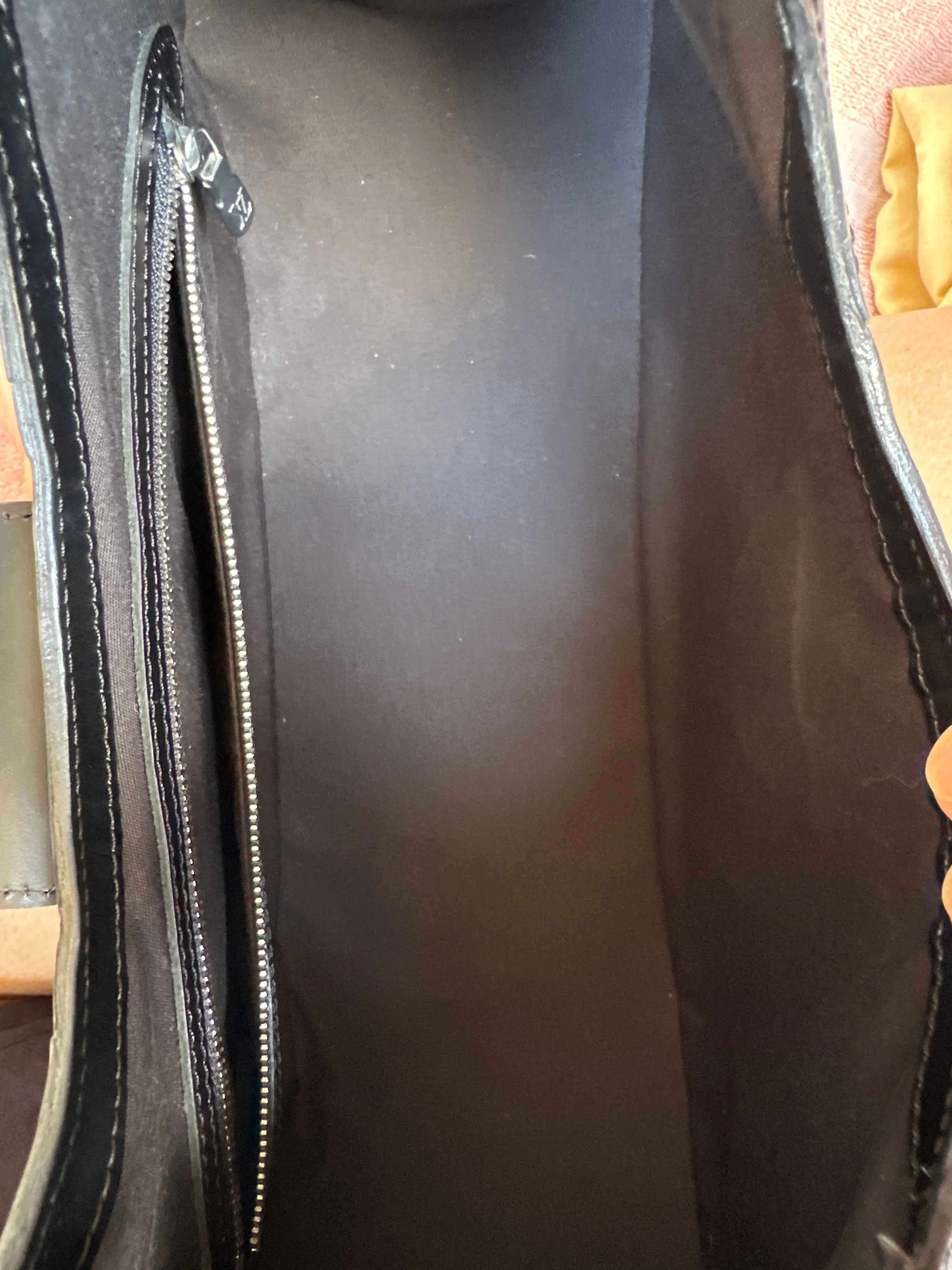 Louis Vuitton Montaigne Sac Handbag Epi Leather 32223