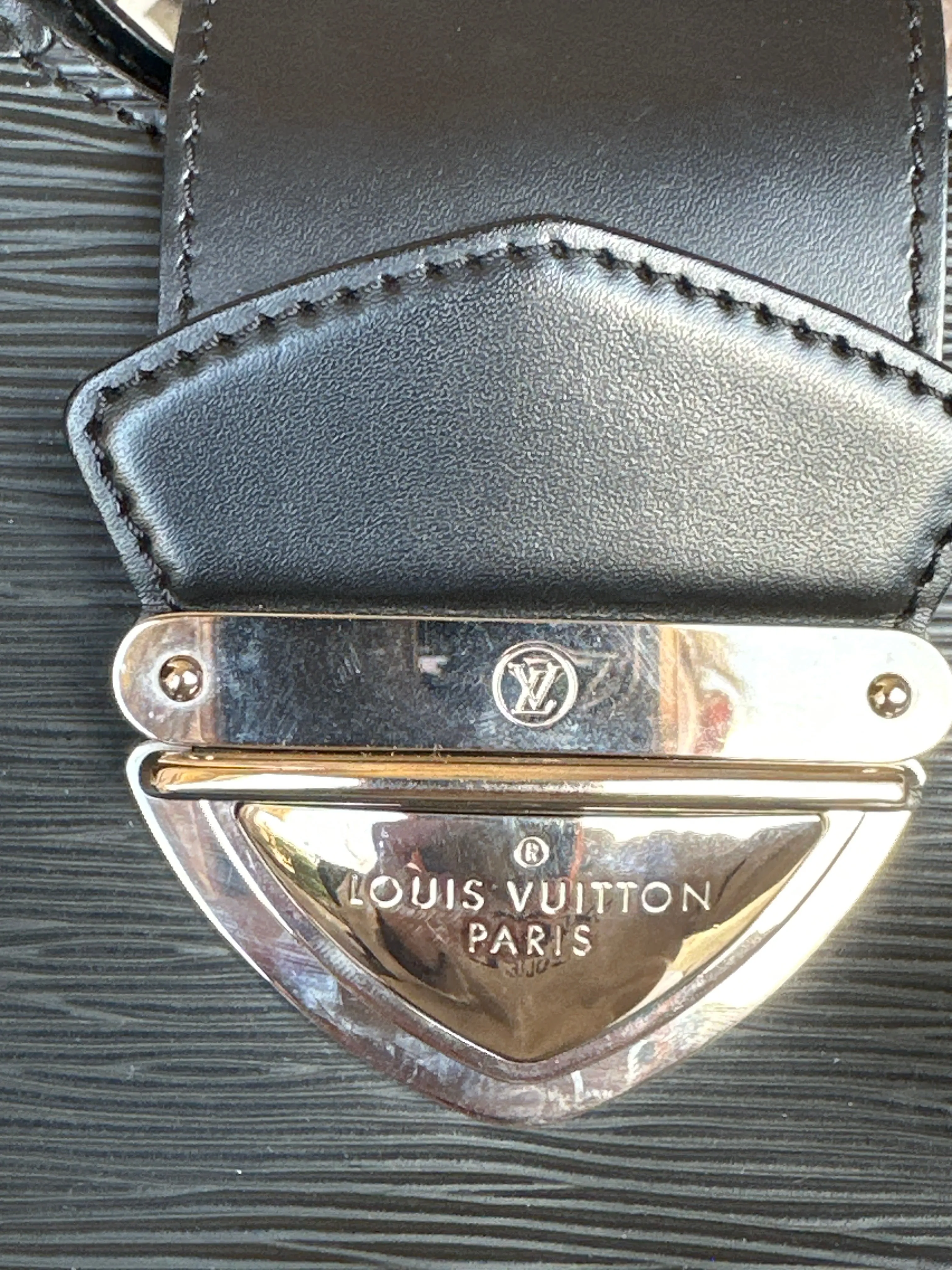 Louis Vuitton Montaigne Sac Handbag Epi Leather 32223