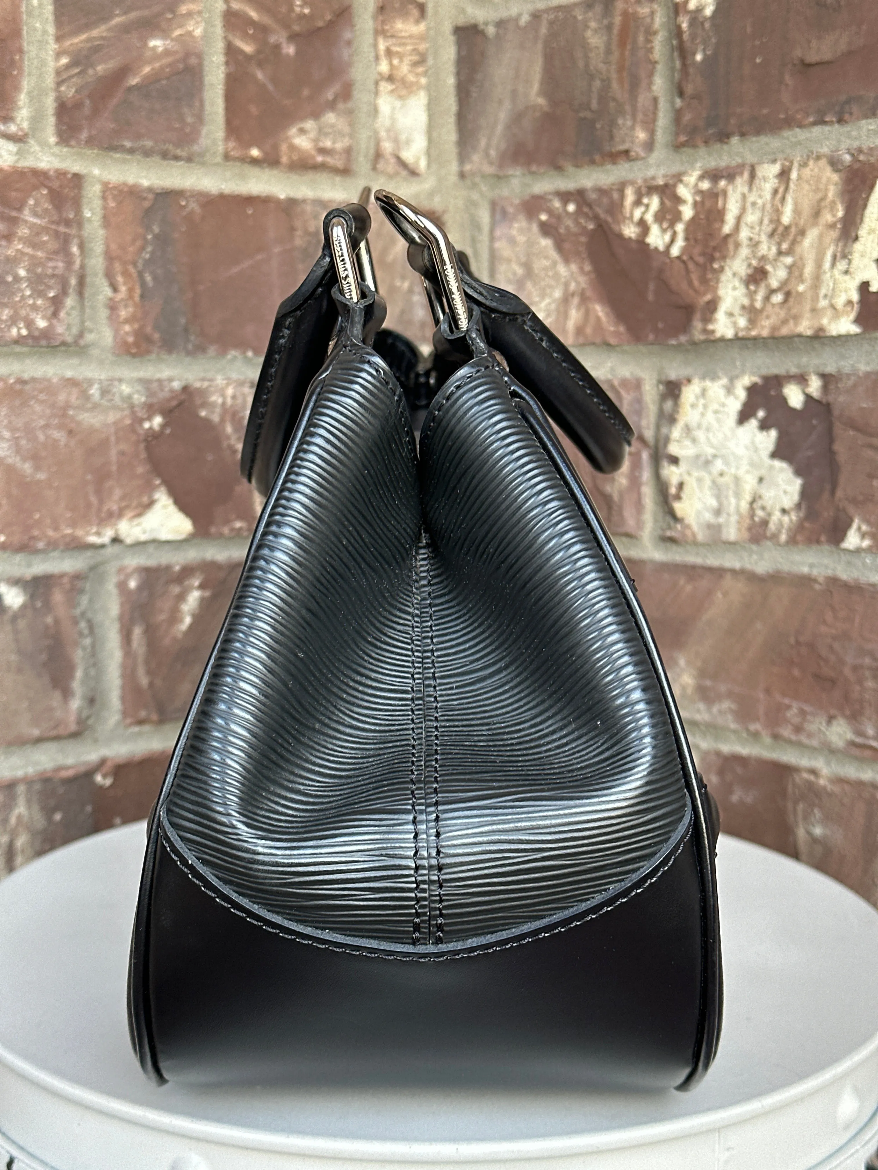 Louis Vuitton Montaigne Sac Handbag Epi Leather 32223