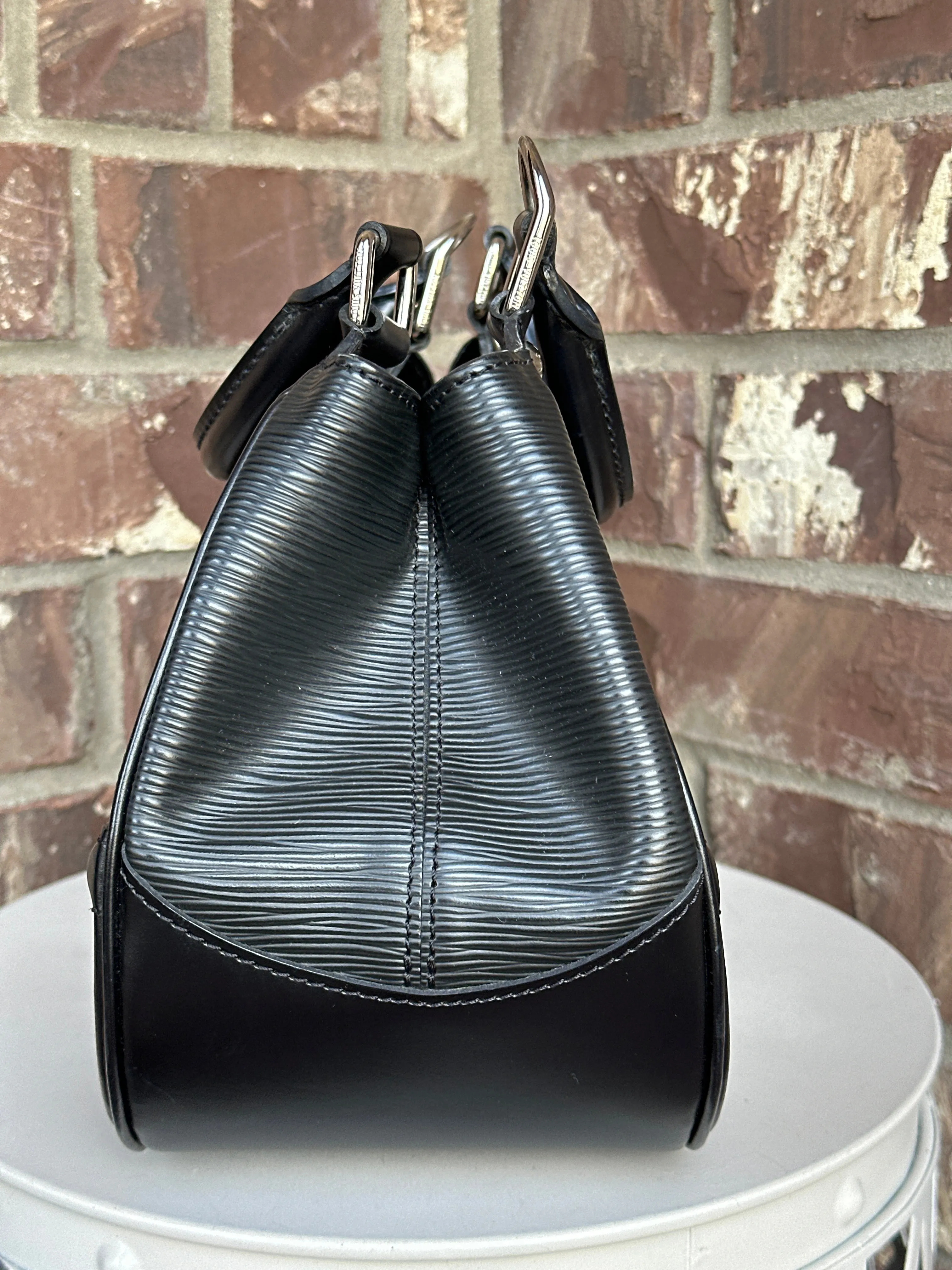 Louis Vuitton Montaigne Sac Handbag Epi Leather 32223