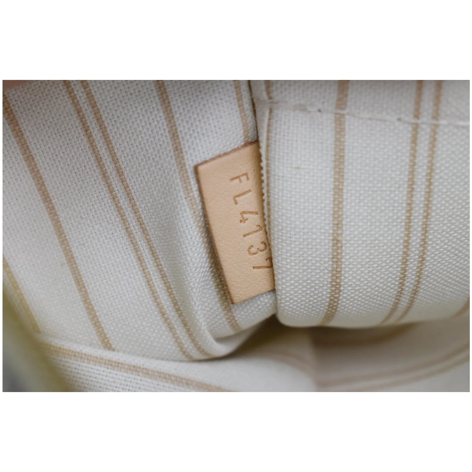 LOUIS VUITTON Neverfull GM Damier Azur Pochette Wristlet Pouch White