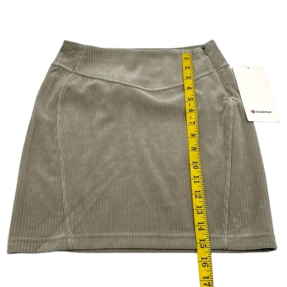 Lululemon Scuba MR Mini Skirt *Velvet Cord Size 2