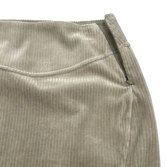 Lululemon Scuba MR Mini Skirt *Velvet Cord Size 2