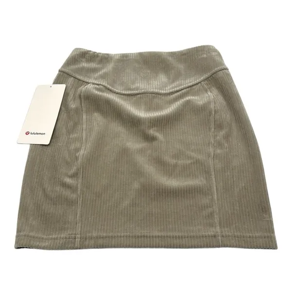 Lululemon Scuba MR Mini Skirt *Velvet Cord Size 2