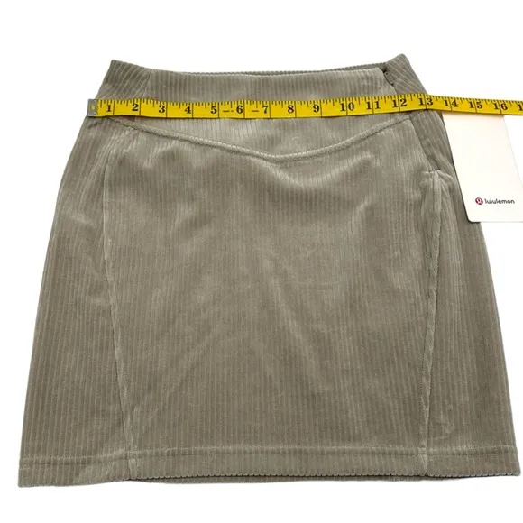 Lululemon Scuba MR Mini Skirt *Velvet Cord Size 2