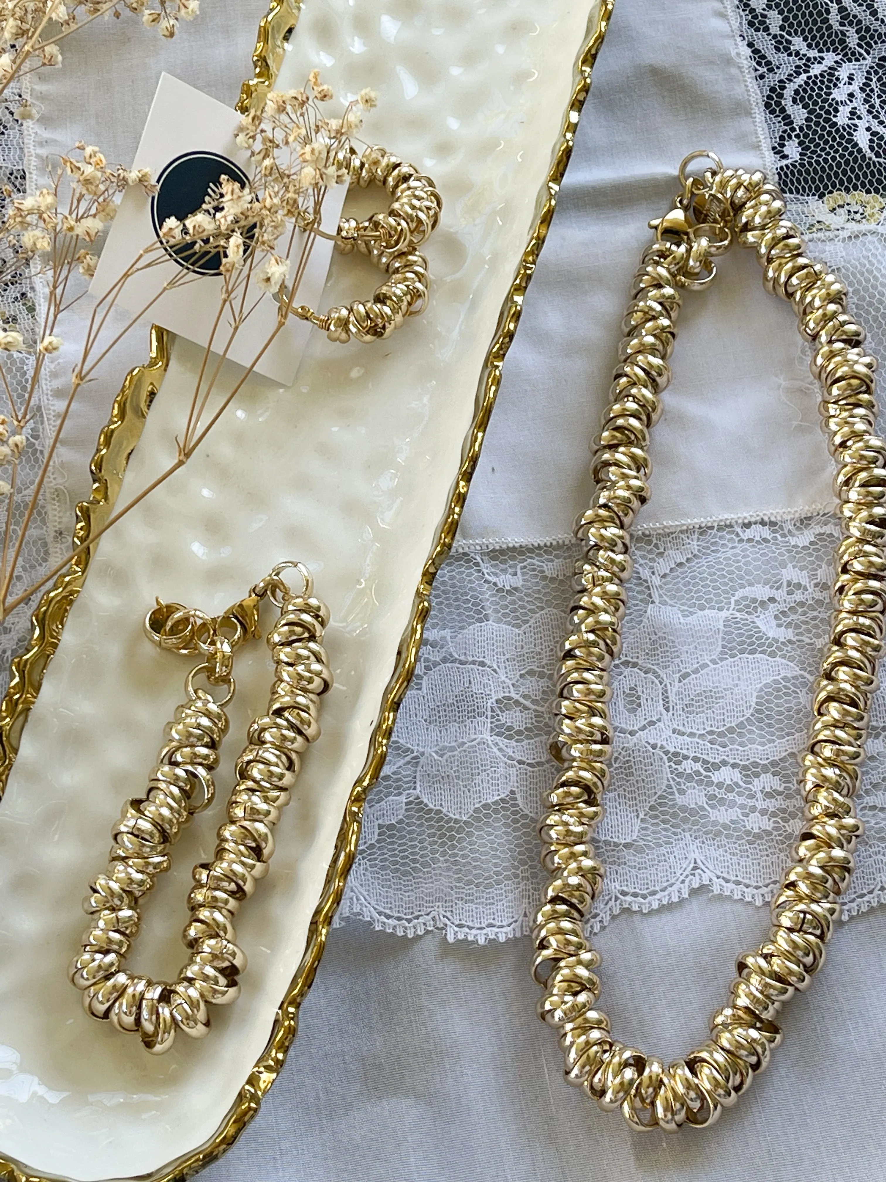 Manu necklace
