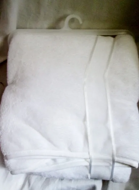 NEW NWT Carter's Classics BUMBLEBEE blanket Swaddle Baby Infant WHITE 30X40 Gift Shower