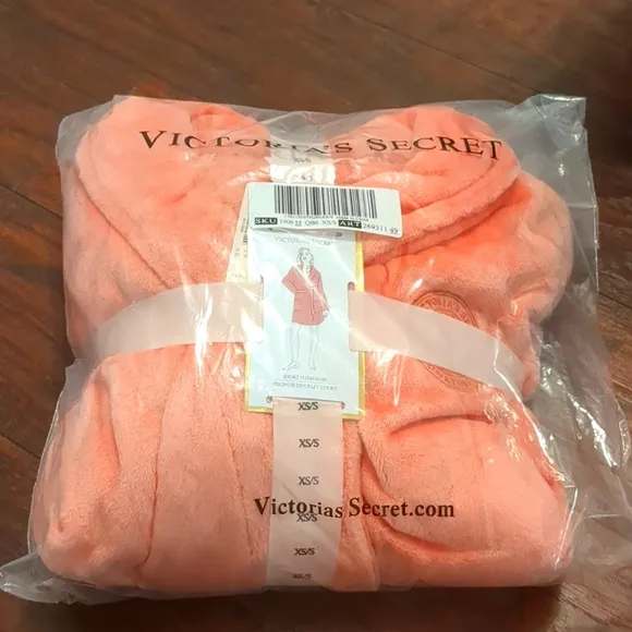 New Victoria secret Short Cozy Robe