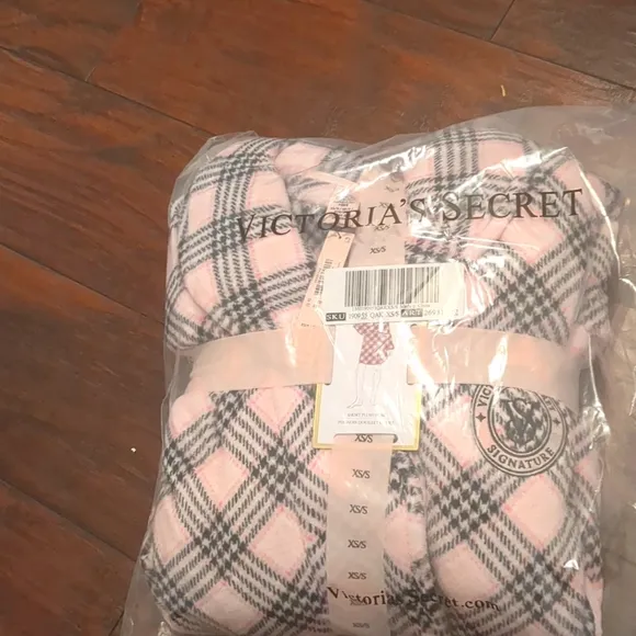 New Victoria secret Short Cozy Robe