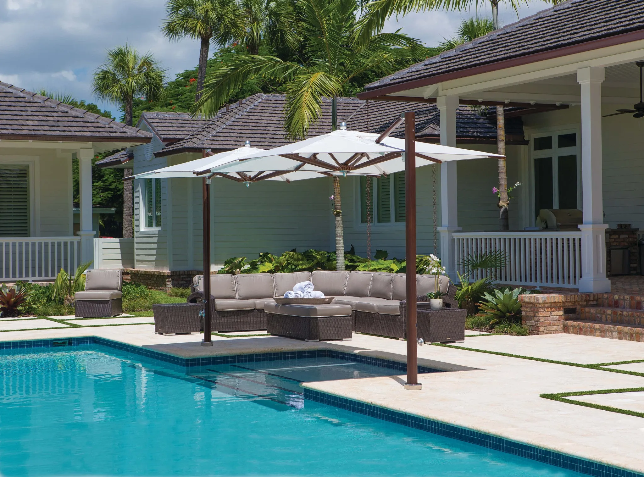 Ocean Master MAX Single Cantilever Umbrella - TUUCI