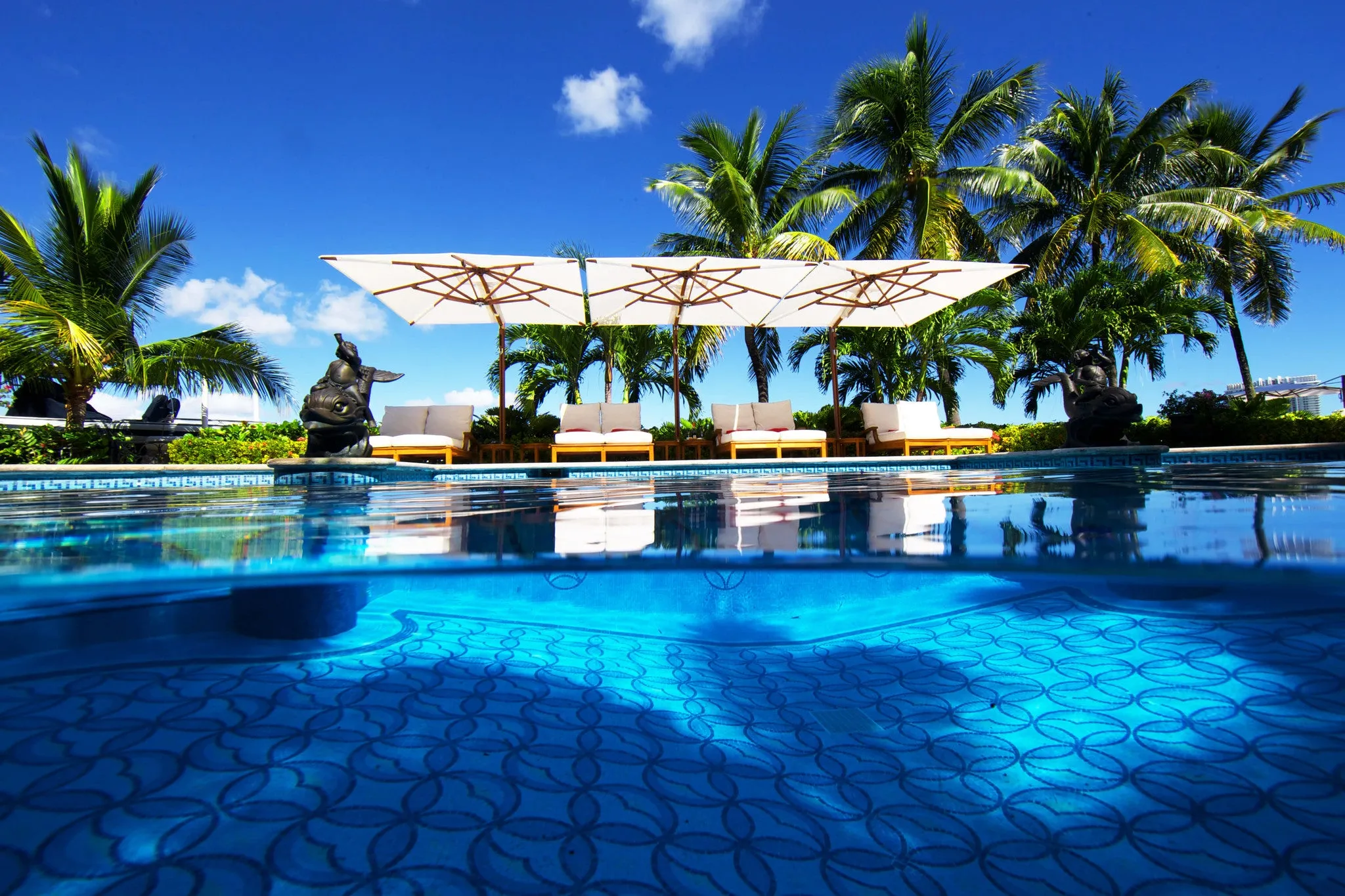Ocean Master MAX Single Cantilever Umbrella - TUUCI