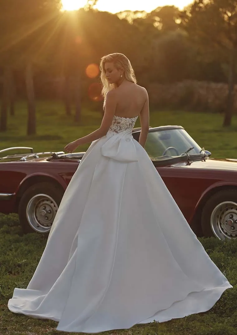 Pronovias: Napolis