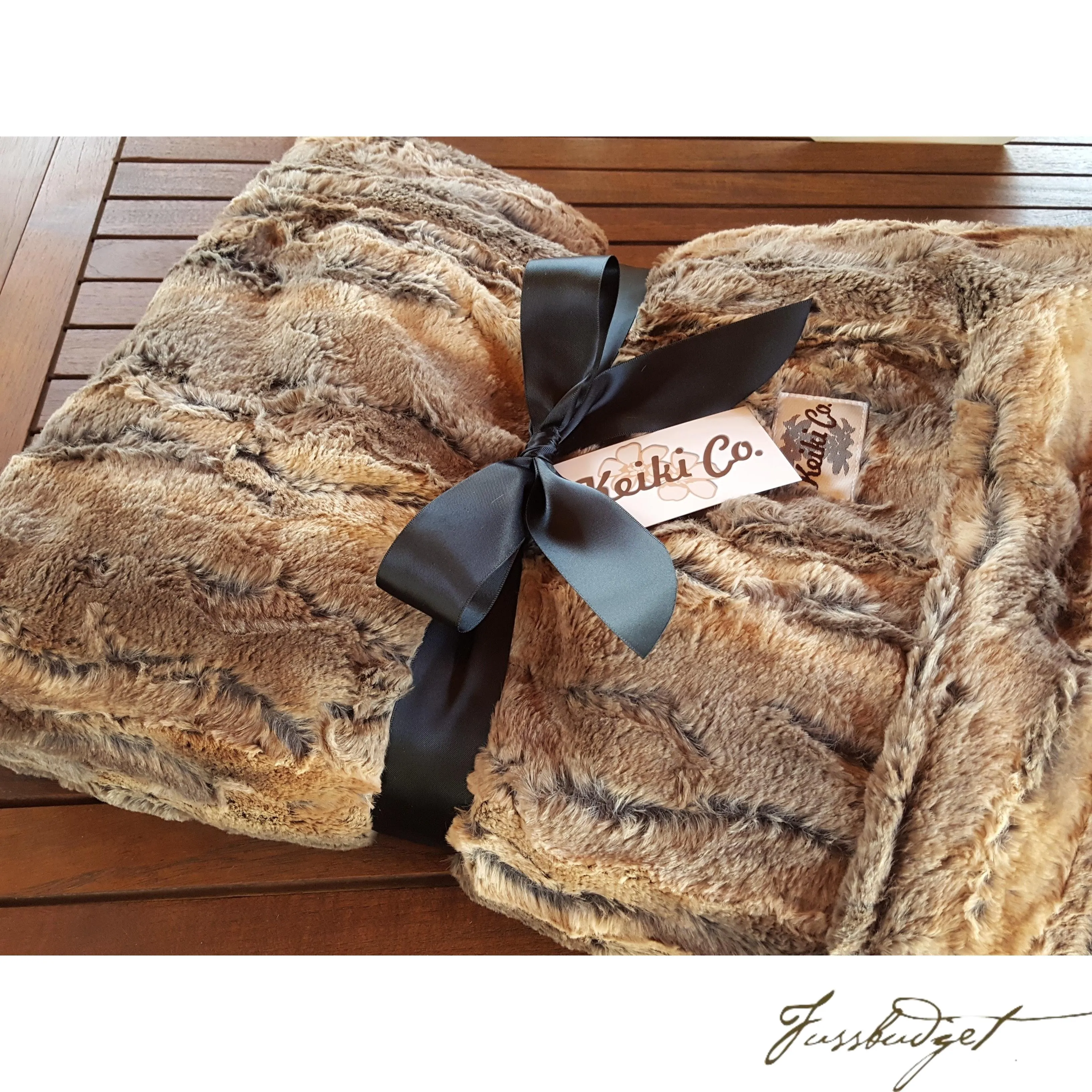 RED WOLF COUTURE THROW