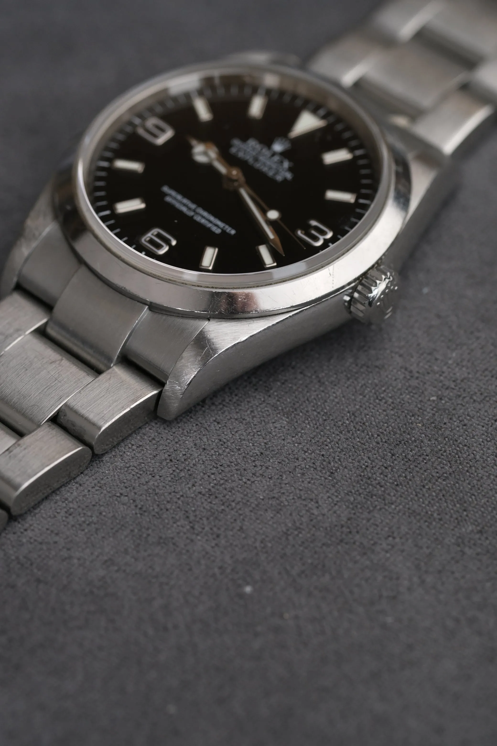 Rolex Explorer i 114270 - D Serial 2005/6