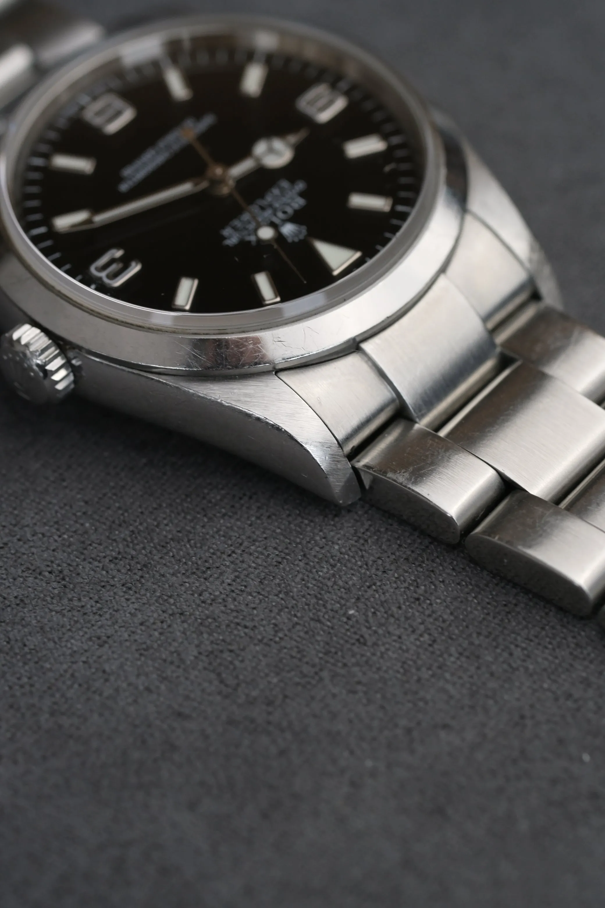 Rolex Explorer i 114270 - D Serial 2005/6