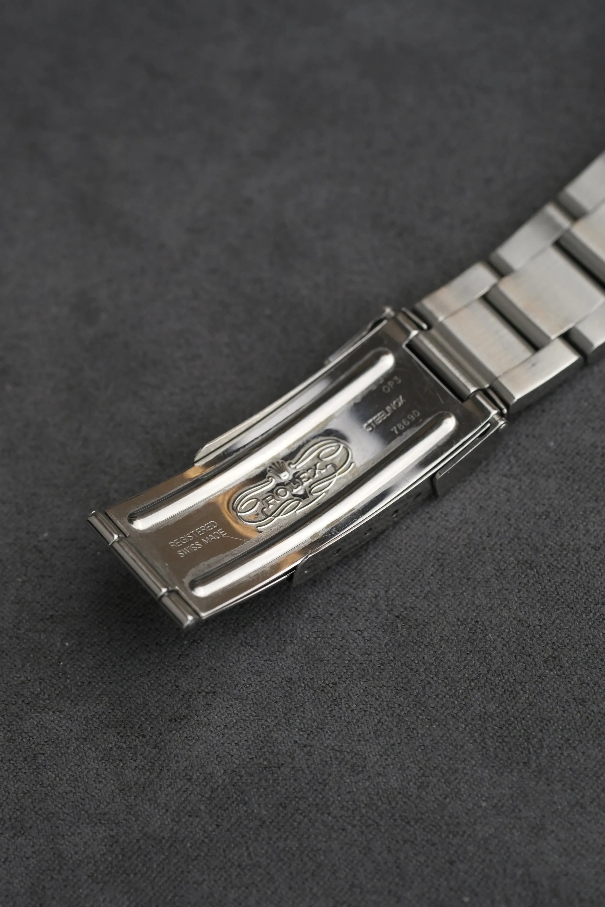 Rolex Explorer i 114270 - D Serial 2005/6