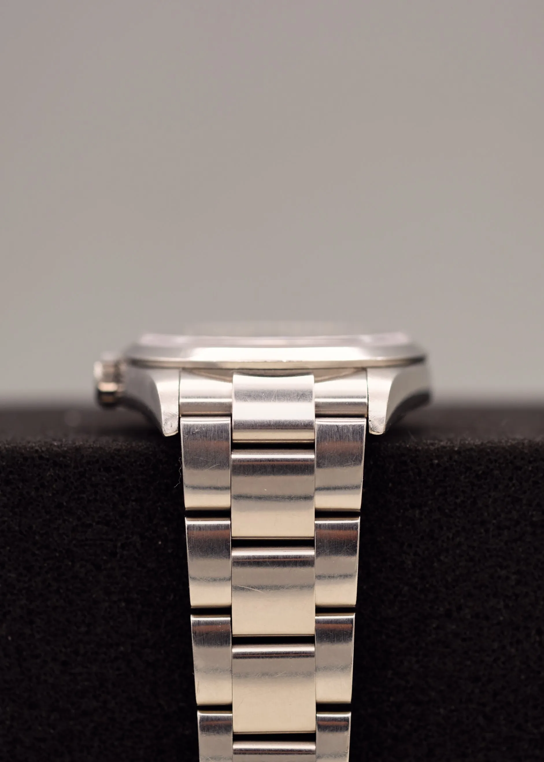 Rolex Explorer i 114270 w/Service Card - 2001