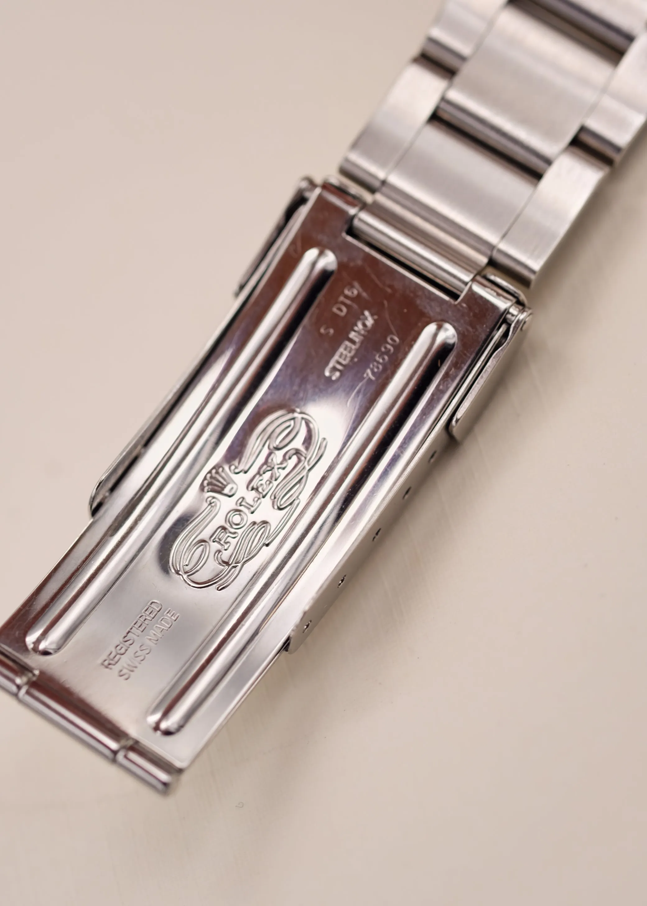 Rolex Explorer i 114270 w/Service Card - 2001