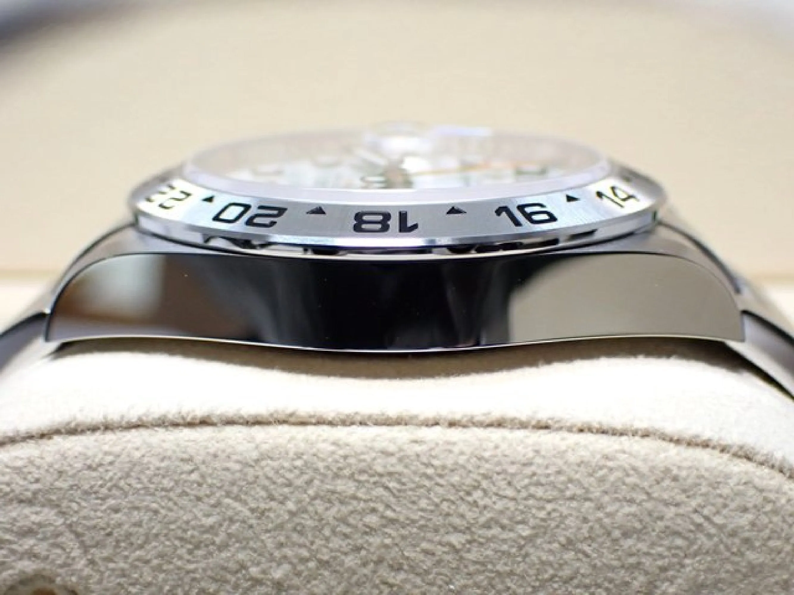 ROLEX EXPLORER II white Dial Ref.226570 Mens 182015081