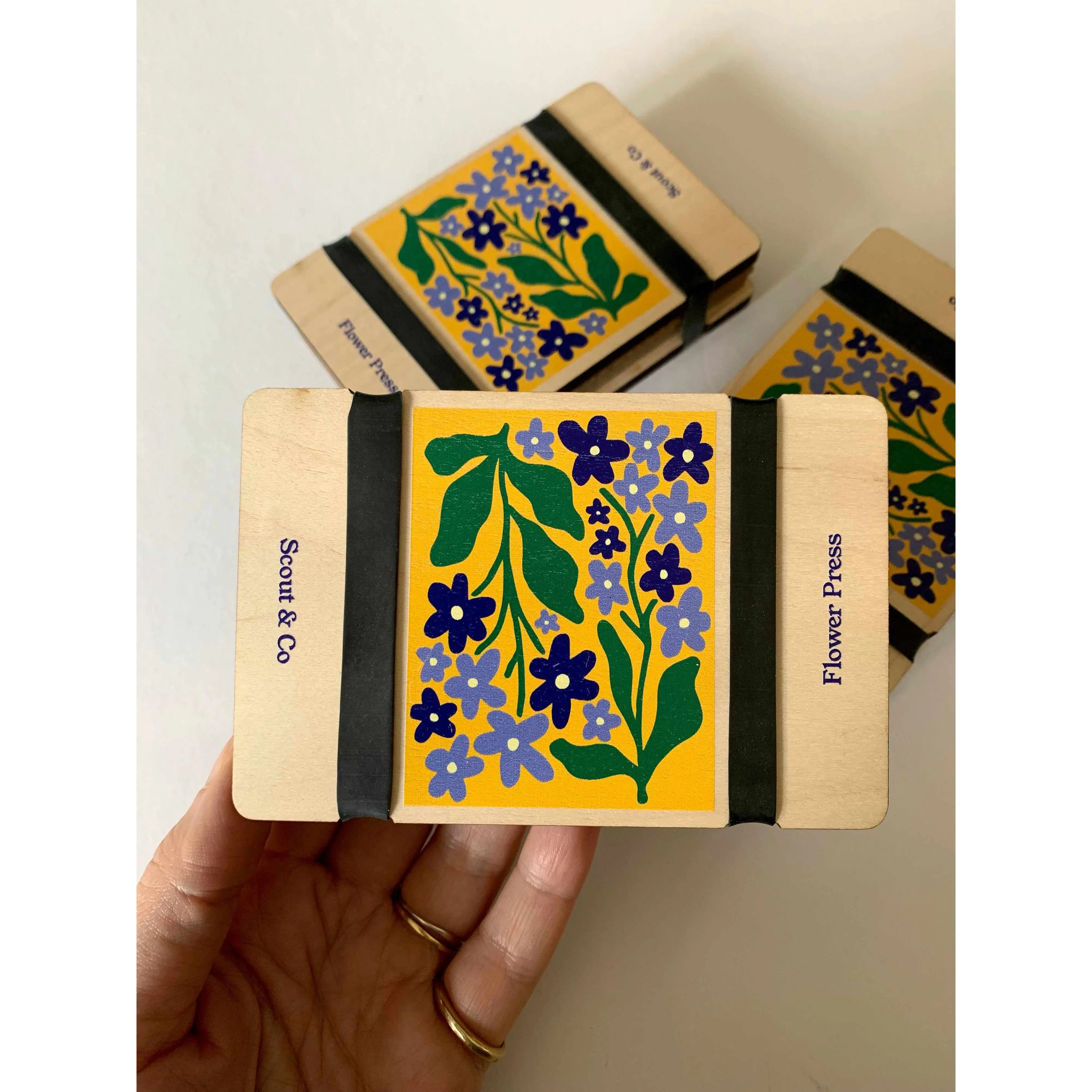 Studio Wald x Scout & Co exclusive  - Pocket flower press - Forget Me Not