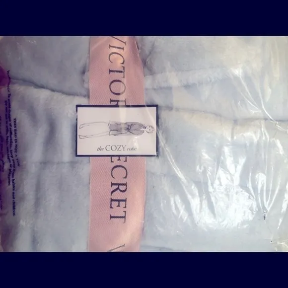 Victorias Secret Cozy Short Plush Robe…