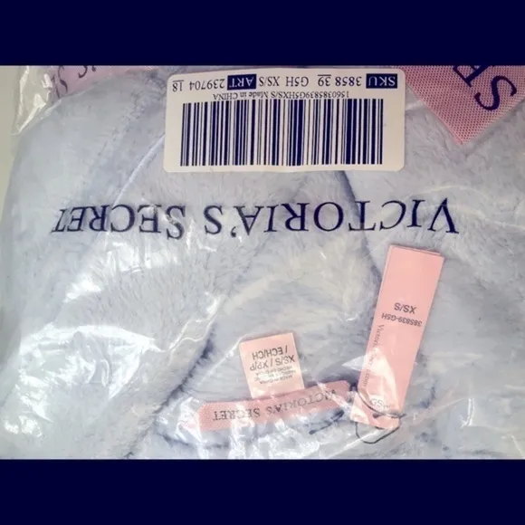 Victorias Secret Cozy Short Plush Robe…