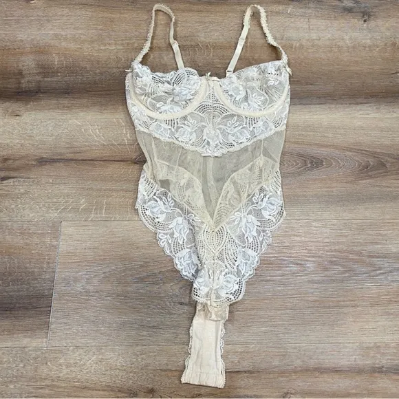 Vintage Victoria’s Secret Lace Bodysuit in Cream