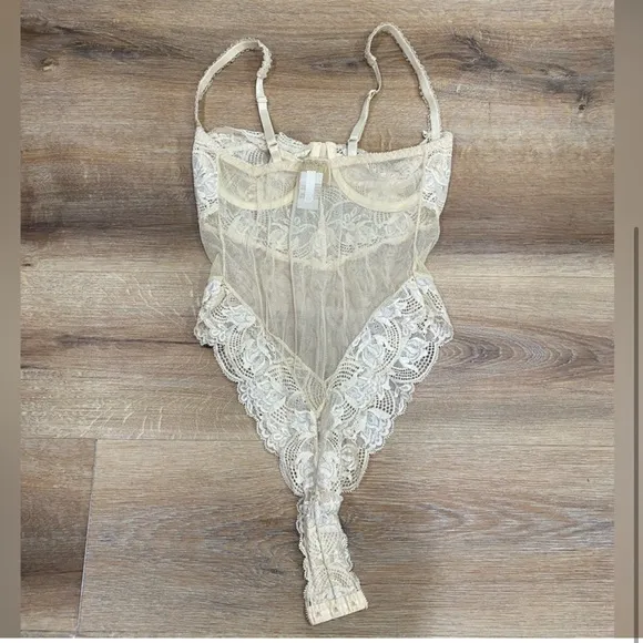 Vintage Victoria’s Secret Lace Bodysuit in Cream