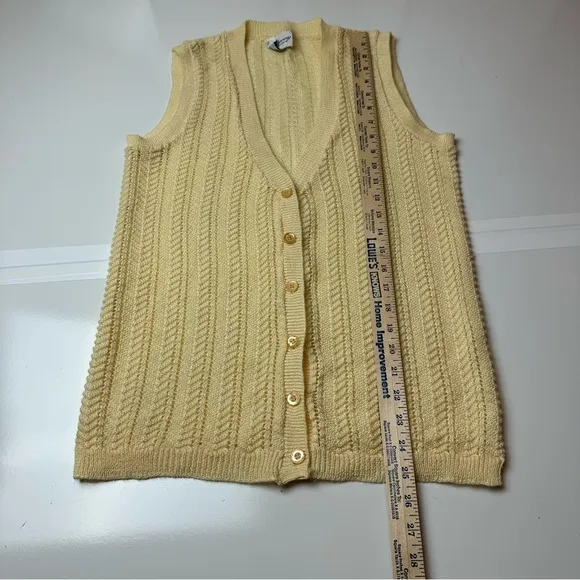 Vintage Yellow Sweatervest cardigan with Cozy Knit Fabric