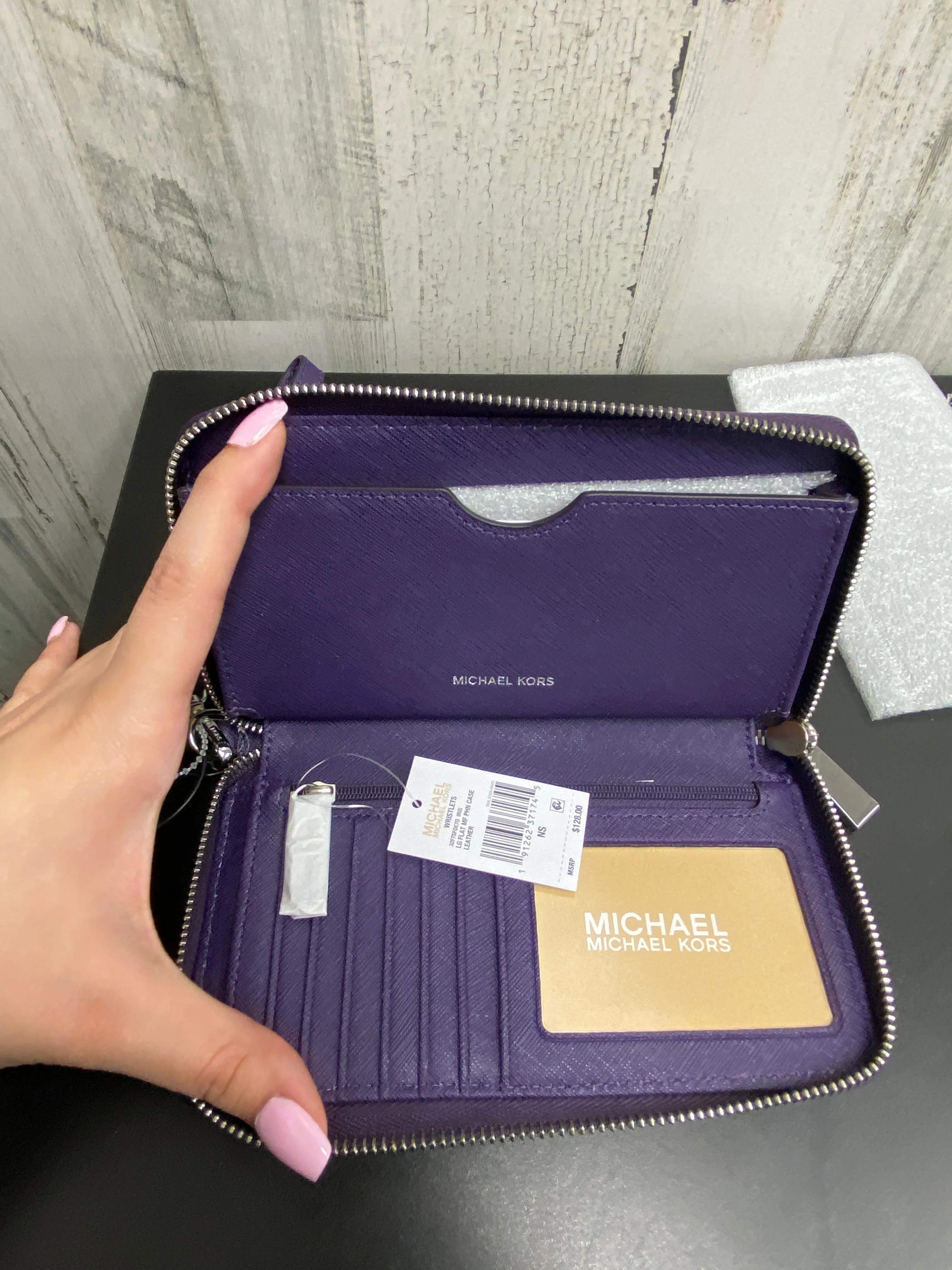 Wallet Designer By Michael Kors  Size: Large
