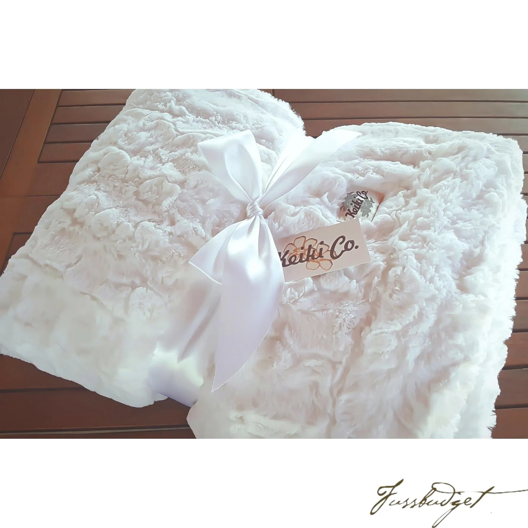 WHITE BELLA COUTURE THROW