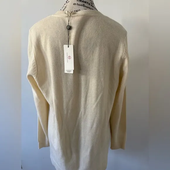Wool cashmere V-Neck Cream Sweater NWT!!!