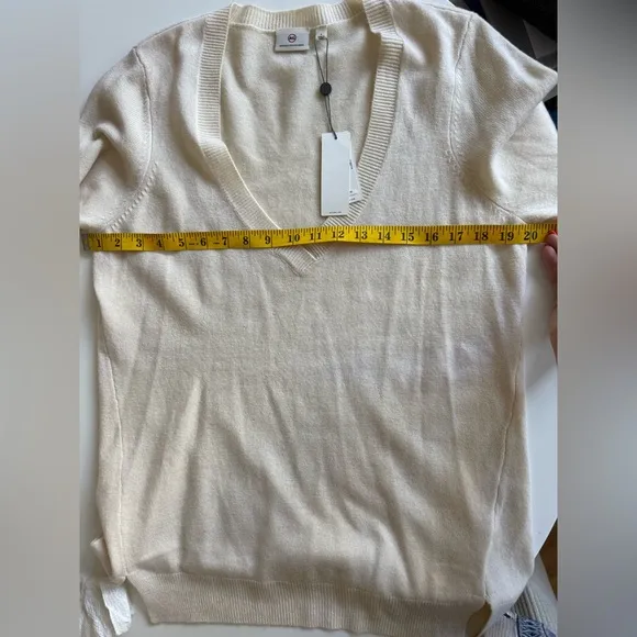 Wool cashmere V-Neck Cream Sweater NWT!!!