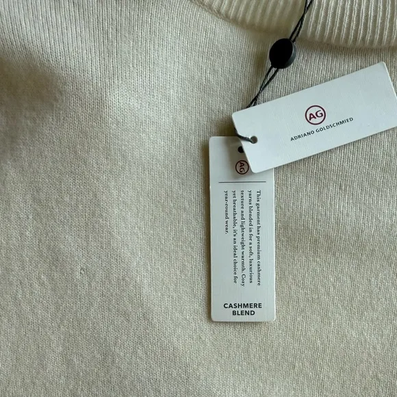 Wool cashmere V-Neck Cream Sweater NWT!!!
