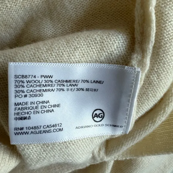 Wool cashmere V-Neck Cream Sweater NWT!!!